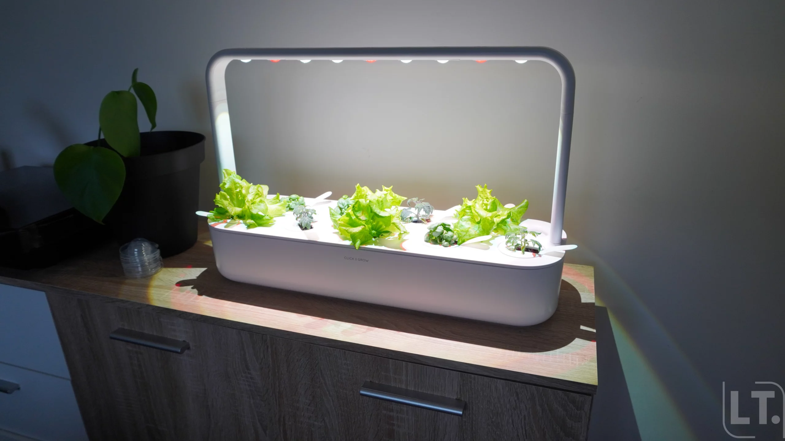 Test Smart Garden 9 Pro : le jardinage sans aucun effort ! - Level Tech