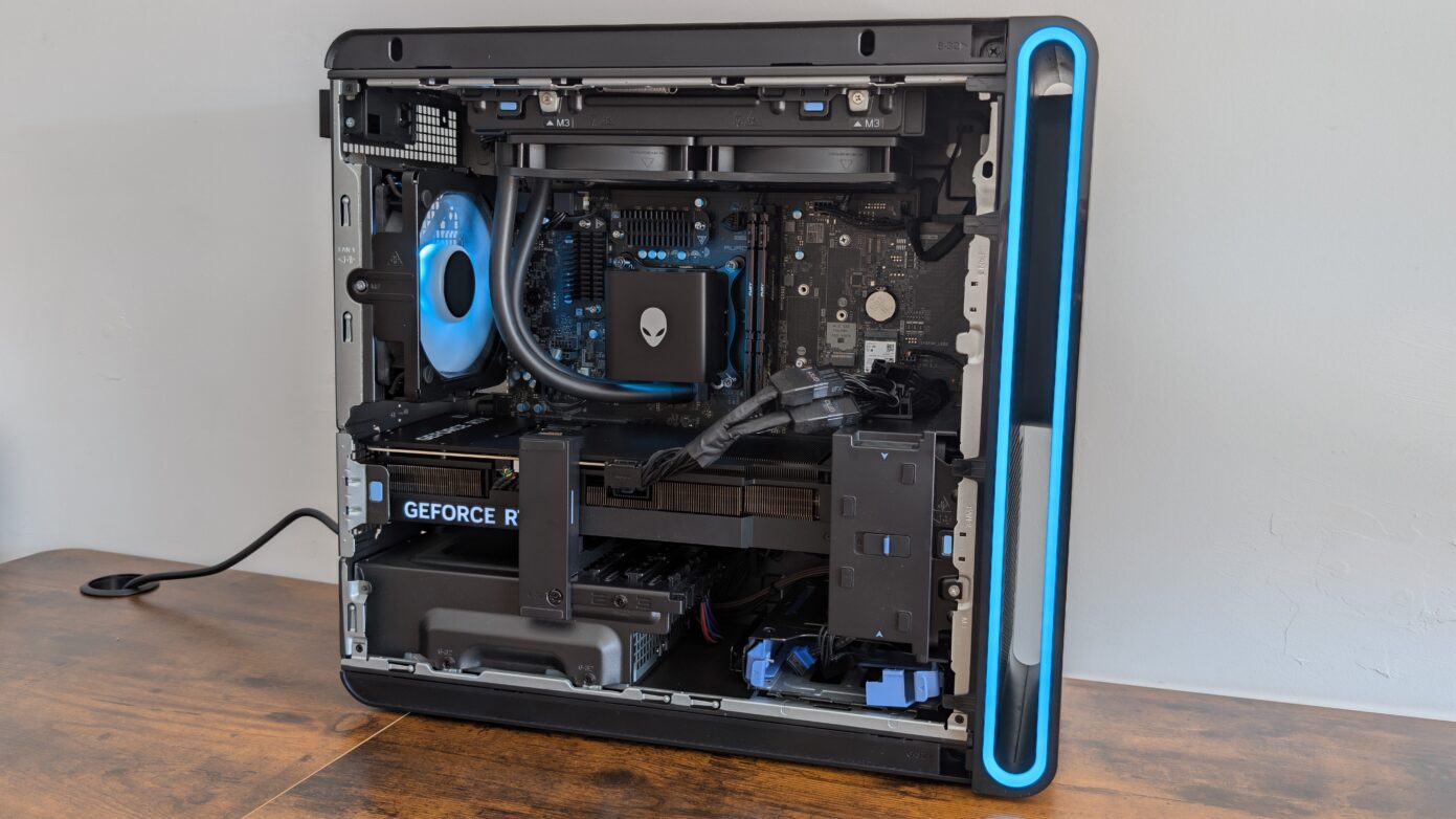 Alienware Aurora ACT1250 presentation ouvert