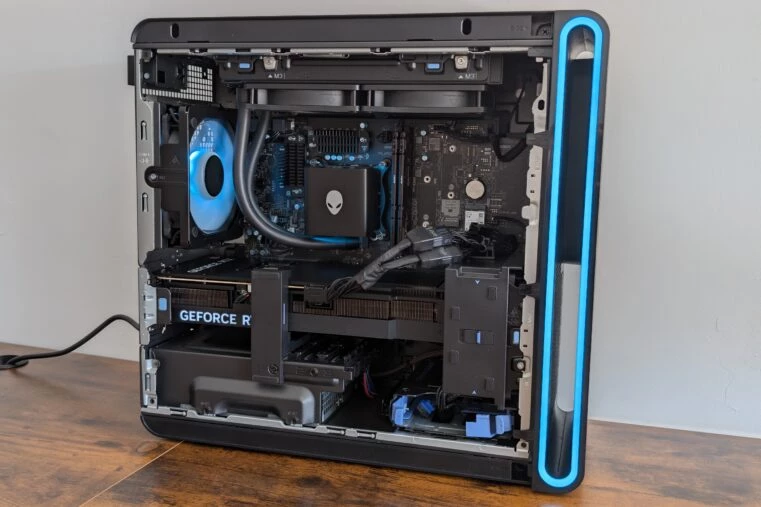 Alienware Aurora ACT1250 presentation ouvert