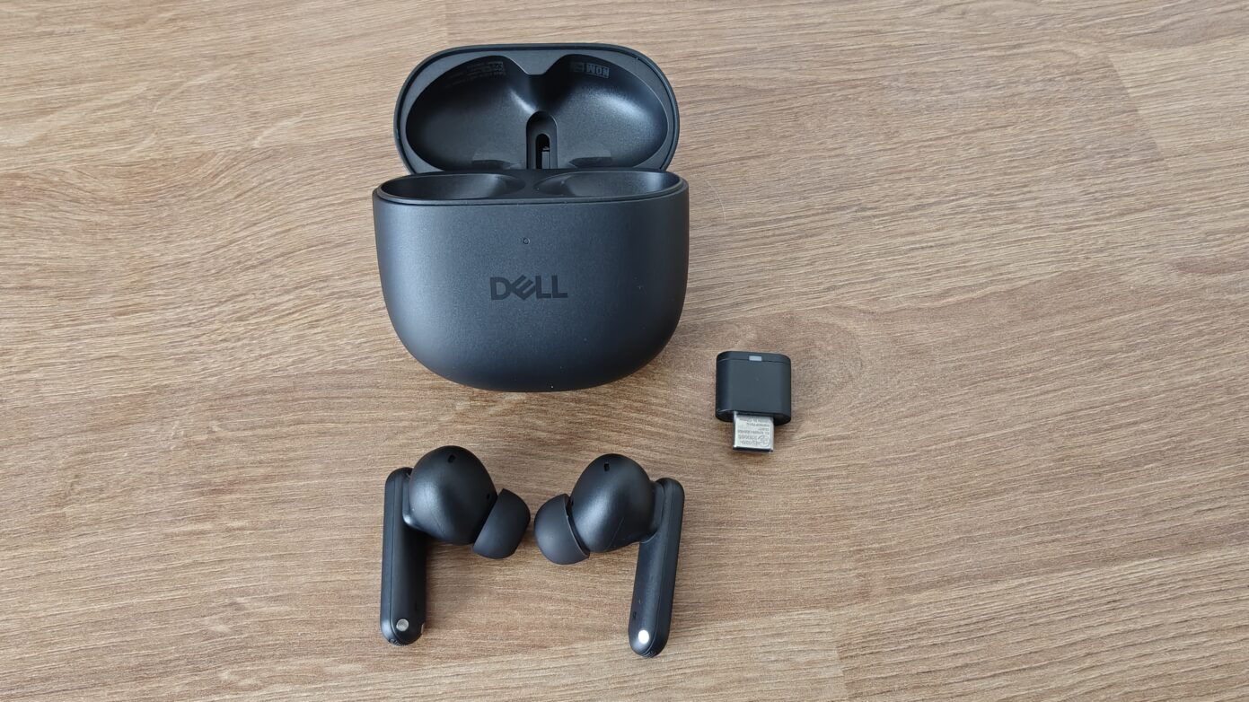 Dell Pro Plus - EB525 : étui ouvert écouteurs sortis // Crédit photo : Grégory R.