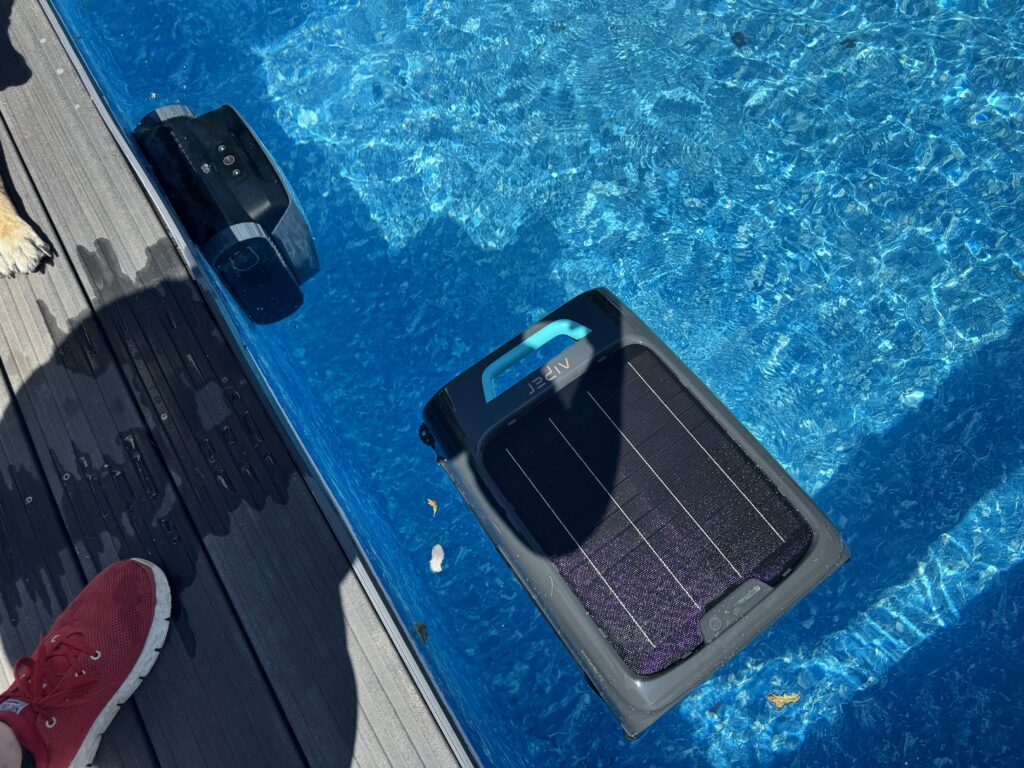 Le Scuba V3 sur le mur et l'Ecosurfer S3