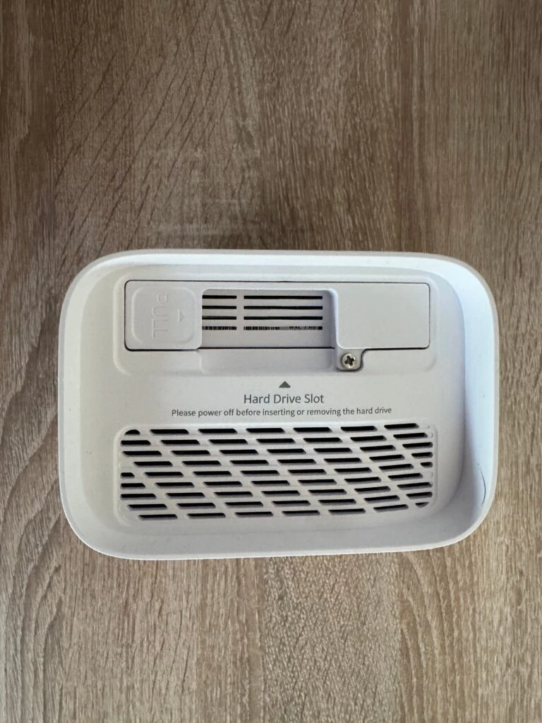 Sous la grille de face supérieure