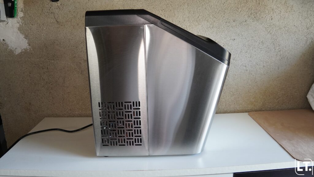 Côté de la machine à glaçon