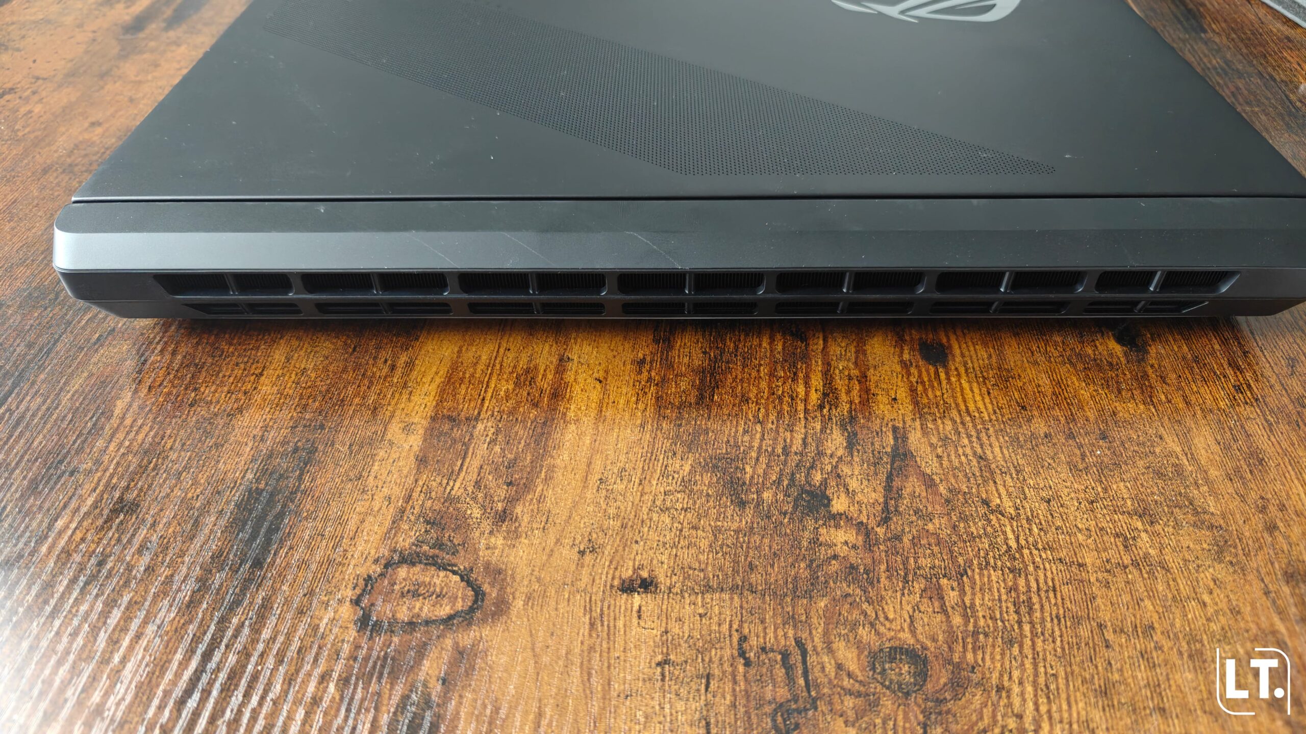 ROG Strix SCAR 18 2026 évacuation arrière