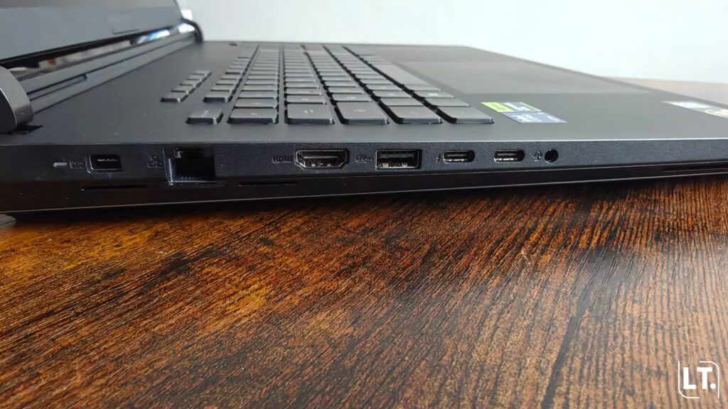 ROG Strix SCAR 18 2026 connectiques gauches