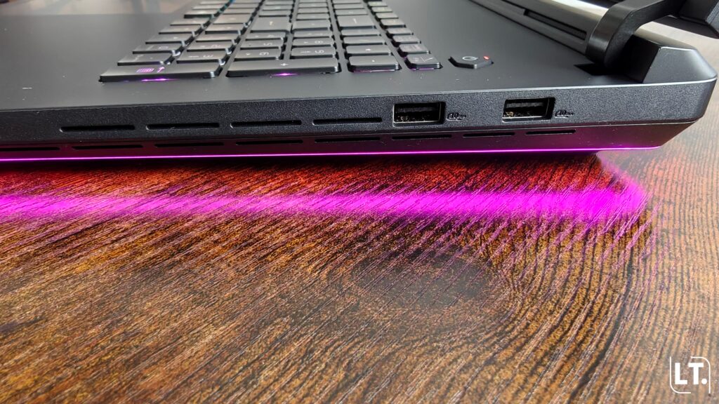 ROG Strix SCAR 18 2026 connectiques droites