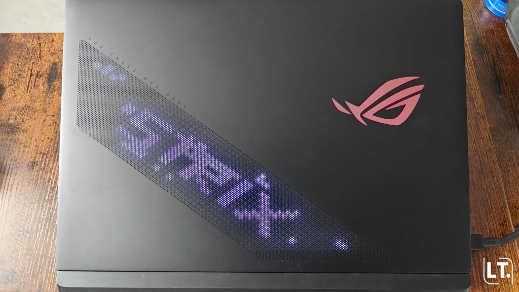 ROG Strix SCAR 18 2026 vue capot avec AniMe Vision