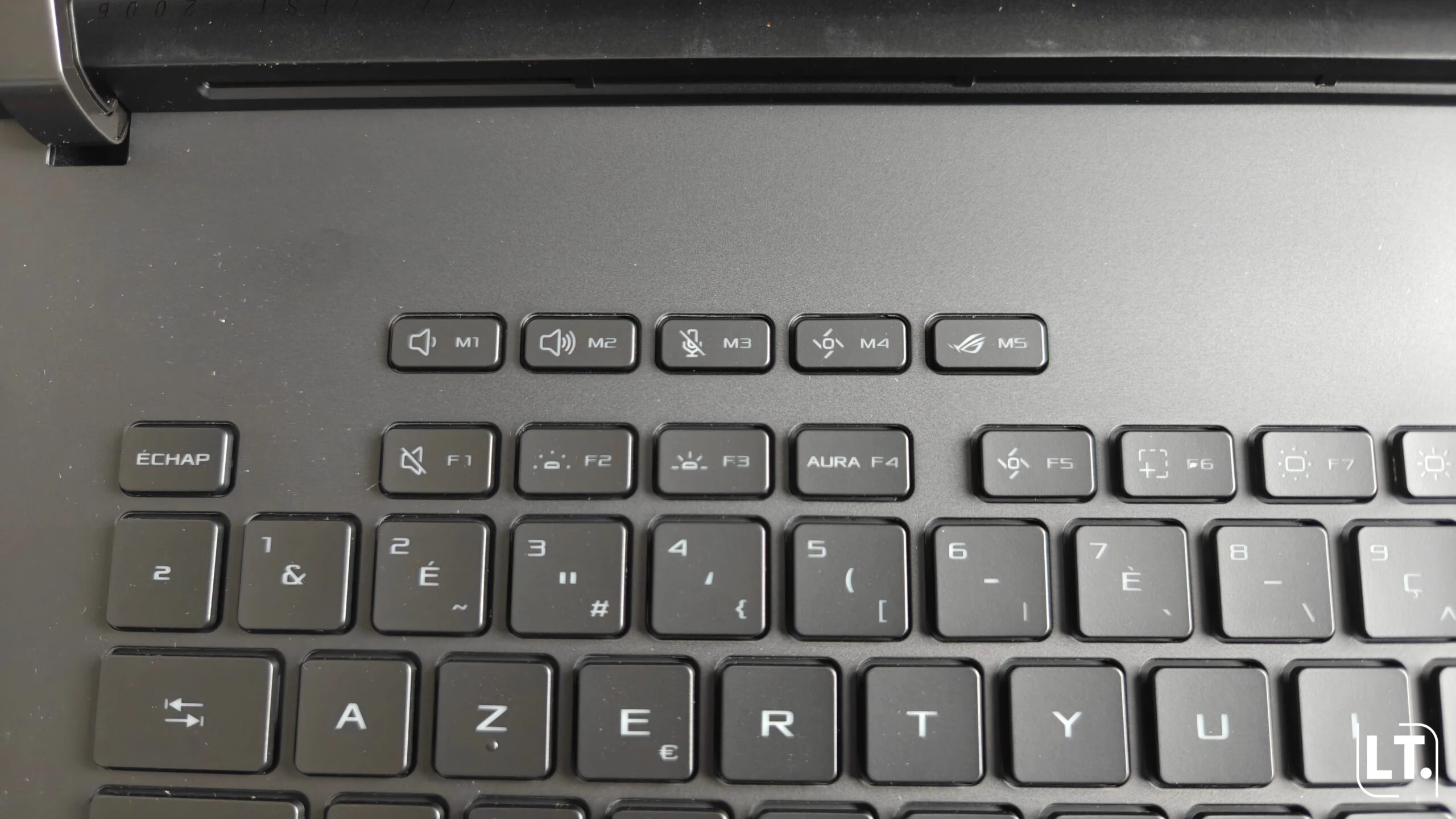 ROG Strix SCAR 18 2026 touches macros