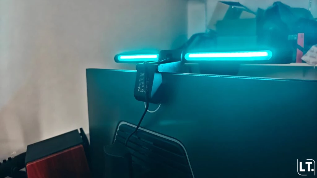 Quntis Monitor Light Bar IM sur écran 27 pouces vue arrière éclatante
