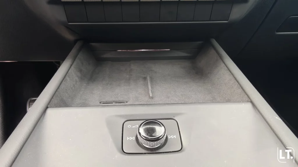 Volkswagen ID.3 Neo double chargeur à induction et molette multimédia centrale