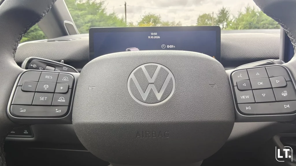 Volkswagen ID.3 Neo volant avec ses boutons de chaque côté